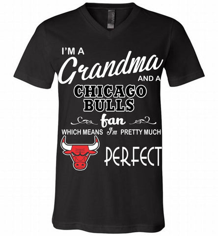 I'M A Grandma And A Chicago Bulls Fans Perfect V-Neck Shirt - zezetee