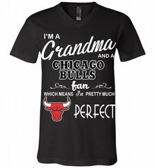 I'M A Grandma And A Chicago Bulls Fans Perfect V-Neck Shirt - zezetee