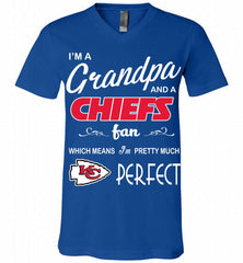 I'M A Grandpa And A Kansas City Chiefs Pretty Much Perfect V-Neck Shirt - zezetee