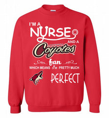 I'M A Nurse And A Arizona Coyotes Fans Gift Crewneck Sweatshirt - zezetee