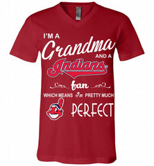 I'M A Grandma And A Cleveland Indians Fans Gift V-Neck Shirt - zezetee