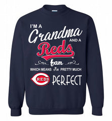 I'M A Grandma And A Cincinnati Reds Fans Gift Crewneck Sweatshirt - zezetee