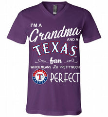 I'M A Grandma And A Texas Rangers Fans Gift V-Neck Shirt - zezetee