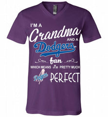 I'M A Grandma And A Los Angeles Dodgers Fans Gift V-Neck Shirt - zezetee