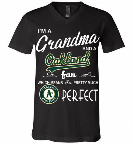 I'M A Grandma And A Oakland Athletics Fans Gift V-Neck Shirt - zezetee