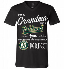 I'M A Grandma And A Oakland Athletics Fans Gift V-Neck Shirt - zezetee
