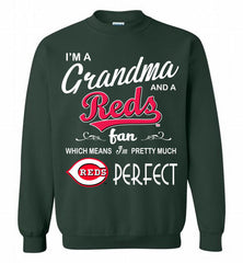 I'M A Grandma And A Cincinnati Reds Fans Gift Crewneck Sweatshirt - zezetee
