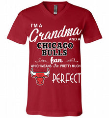 I'M A Grandma And A Chicago Bulls Fans Perfect V-Neck Shirt - zezetee