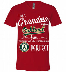 I'M A Grandma And A Oakland Athletics Fans Gift V-Neck Shirt - zezetee