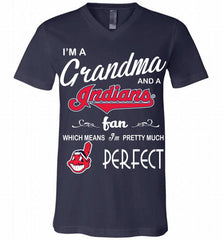 I'M A Grandma And A Cleveland Indians Fans Gift V-Neck Shirt - zezetee
