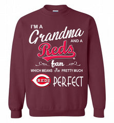 I'M A Grandma And A Cincinnati Reds Fans Gift Crewneck Sweatshirt - zezetee