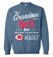 I'M A Grandma And A Cincinnati Reds Fans Gift Crewneck Sweatshirt - zezetee