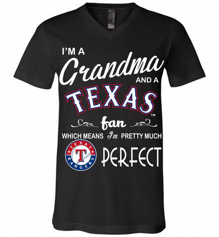 I'M A Grandma And A Texas Rangers Fans Gift V-Neck Shirt - zezetee