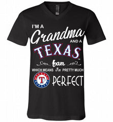 I'M A Grandma And A Texas Rangers Fans Gift V-Neck Shirt - zezetee