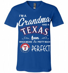 I'M A Grandma And A Texas Rangers Fans Gift V-Neck Shirt - zezetee