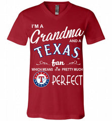 I'M A Grandma And A Texas Rangers Fans Gift V-Neck Shirt - zezetee