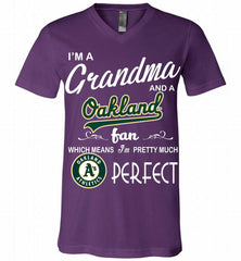 I'M A Grandma And A Oakland Athletics Fans Gift V-Neck Shirt - zezetee