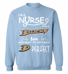 I'M A Nurse And A Anaheim Ducks Fans Gift Crewneck Sweatshirt - zezetee