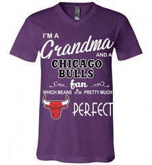 I'M A Grandma And A Chicago Bulls Fans Perfect V-Neck Shirt - zezetee