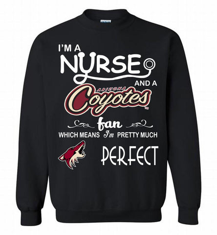 I'M A Nurse And A Arizona Coyotes Fans Gift Crewneck Sweatshirt - zezetee