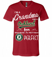 I'M A Grandma And A Oakland Athletics Fans Gift V-Neck Shirt - zezetee
